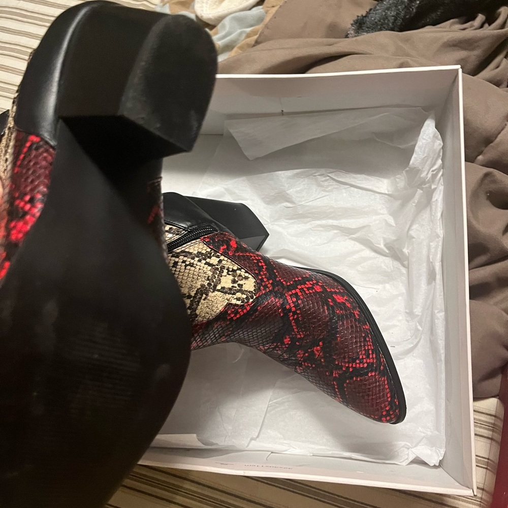 JustFab ankle boots size 10 like New!
